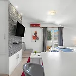 Awesome In With House Sea View