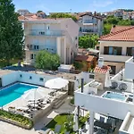 Awesome In With House Sea View