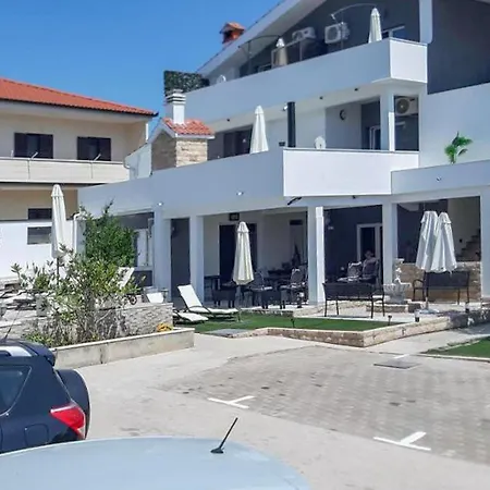 Apartment 1 Bedroom In *