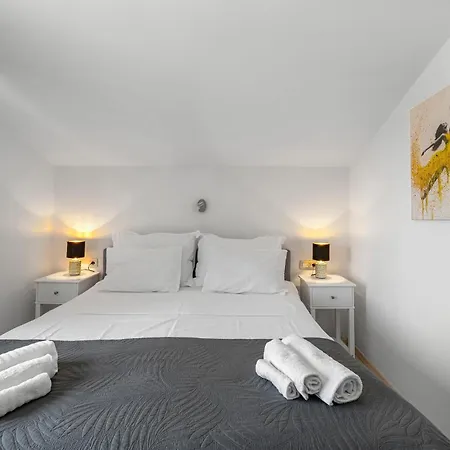 1 Bedroom Gorgeous In *