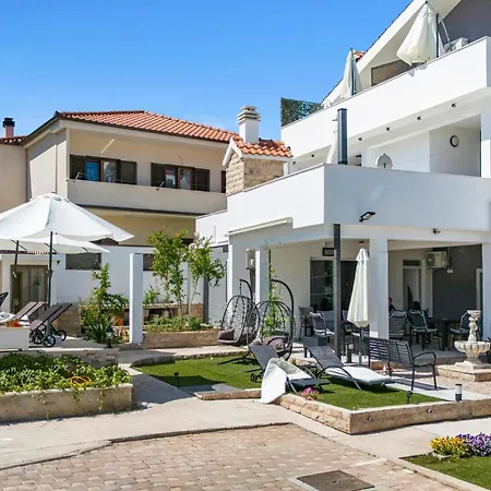 Awesome In With House Sea View