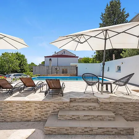 1 Bedroom Gorgeous Apartment In Vodice Lägenhet *